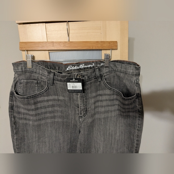 NWT Eddie Bauer Women's Flannel Lined Gray Boyfriend Jeans W/Whiskers - Picture 4 of 8